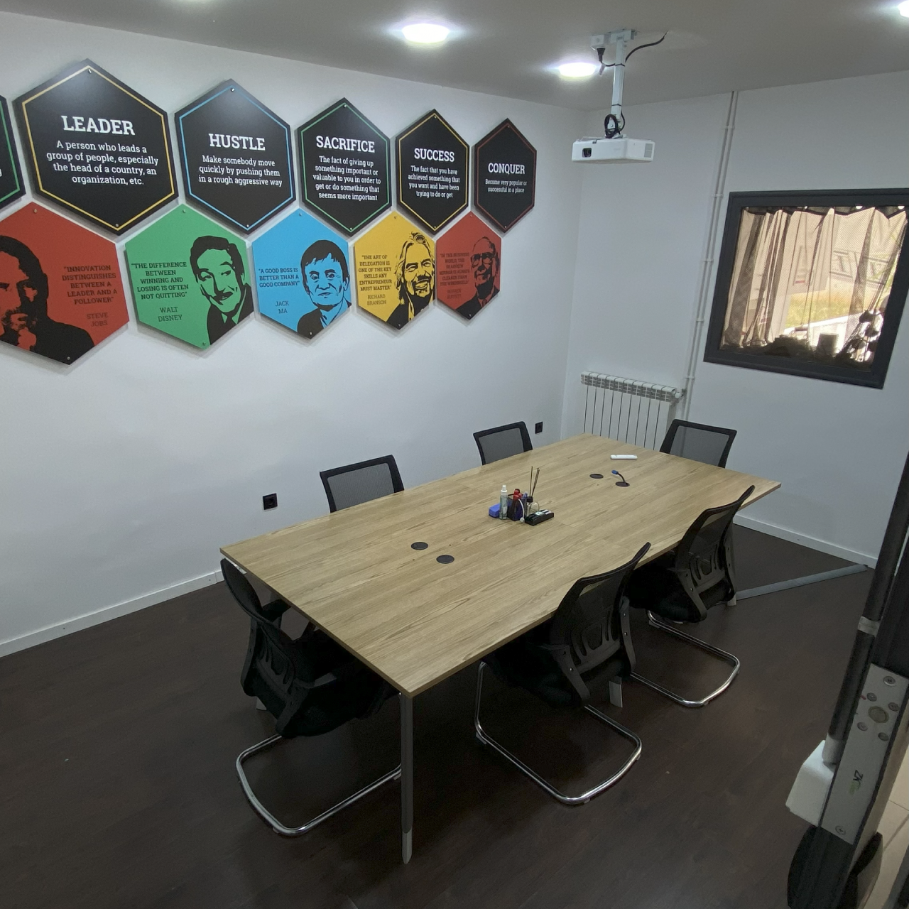 MEETING ROOM